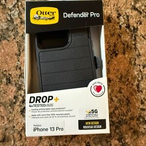 OtterBox Defender Pro iPhone 13 Pro Case - Black